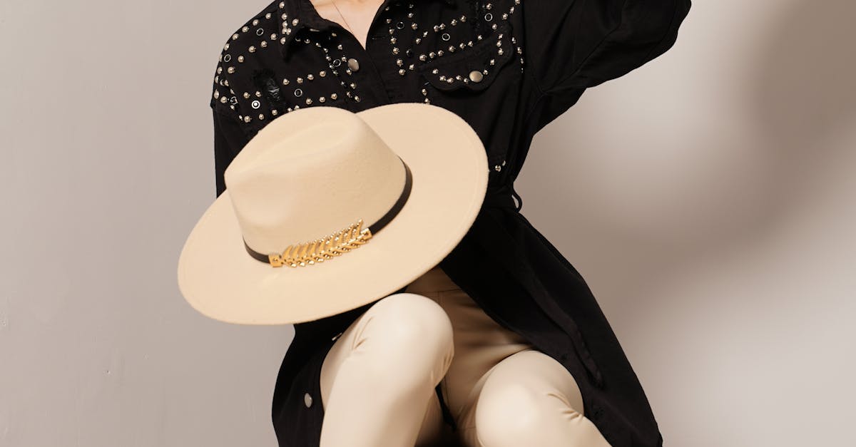 Advantages of built-in corner wardrobes vs. freestanding