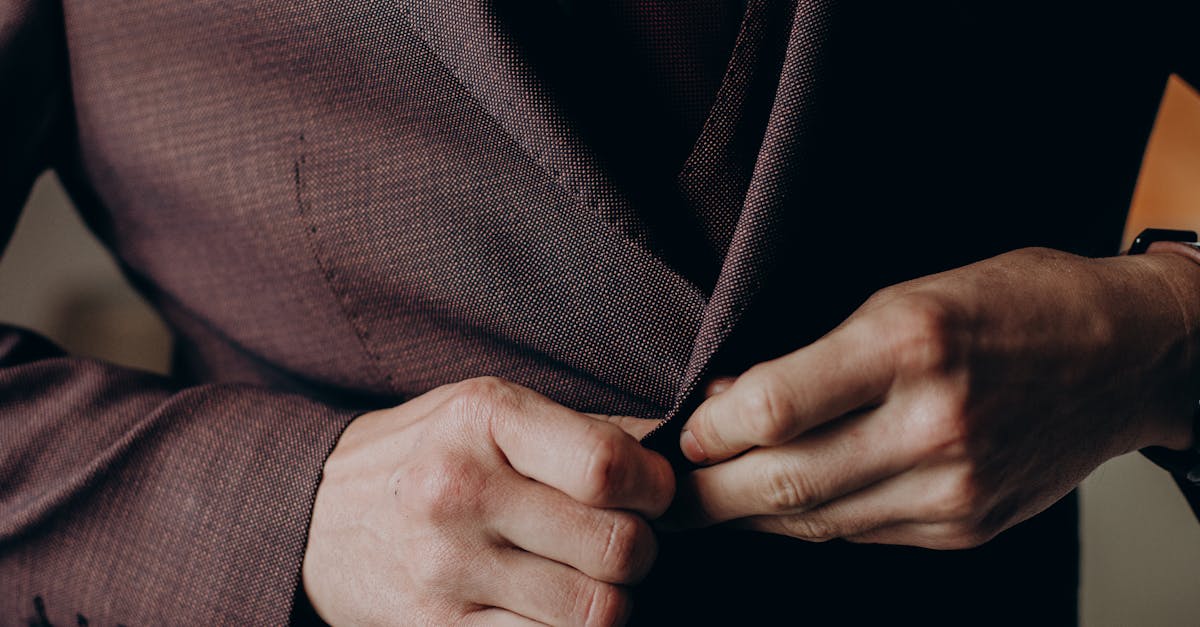 How to Achieve a Minimalist Look in Your Walk-In Wardrobe