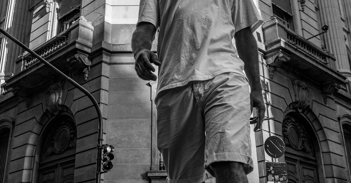 How to arrange clothing in your corner wardrobe