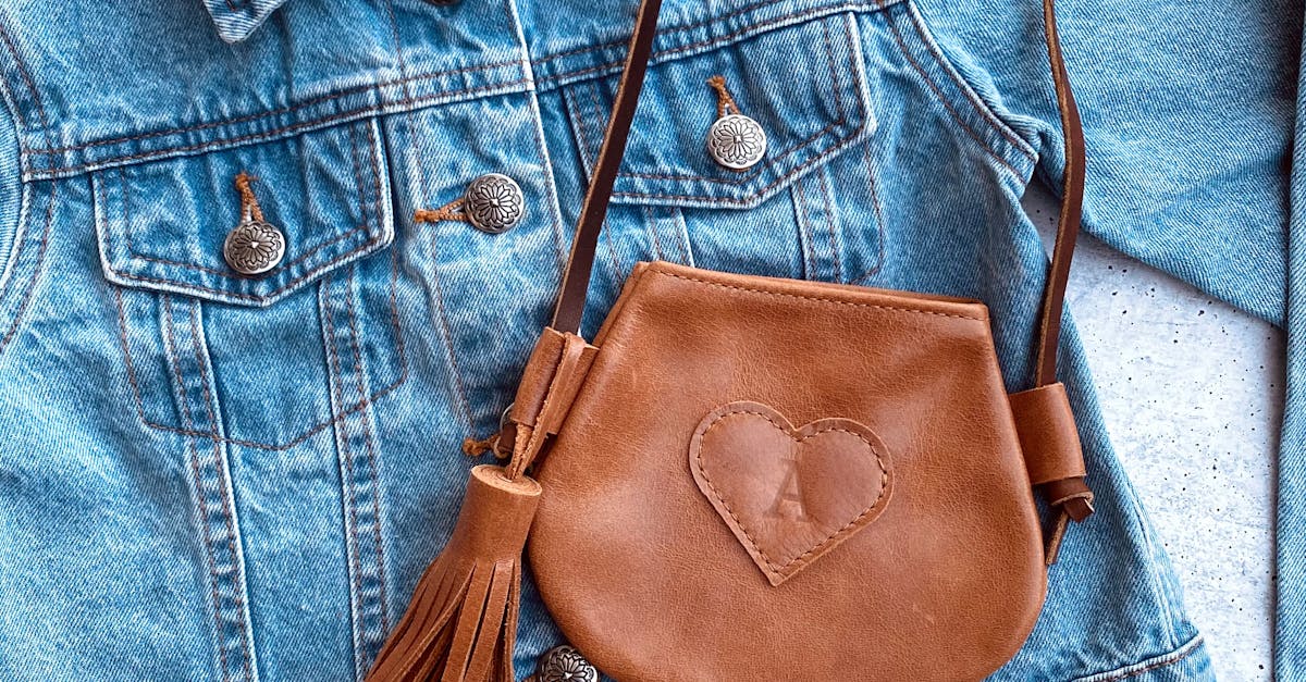 How to Choose Between Sliding Doors and Hinged Doors for Your Wardrobe