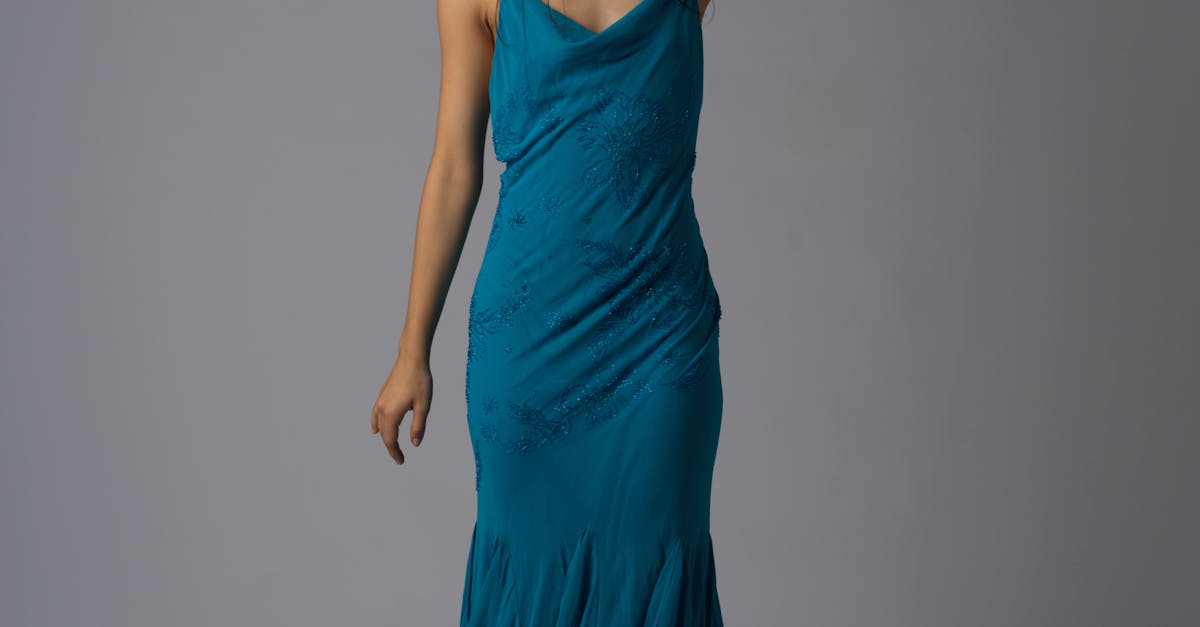 How to Organize Your Walk-In Wardrobe Efficiently