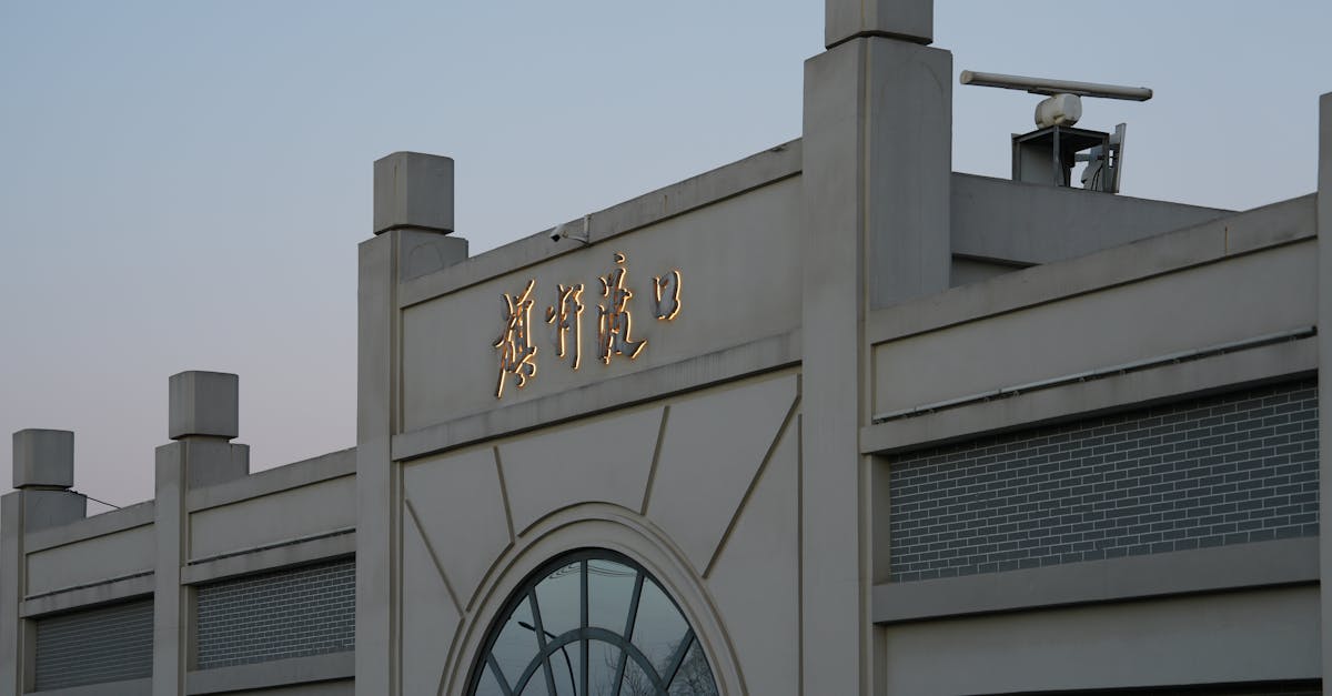 Review of DIY options for building your own corner wardrobe