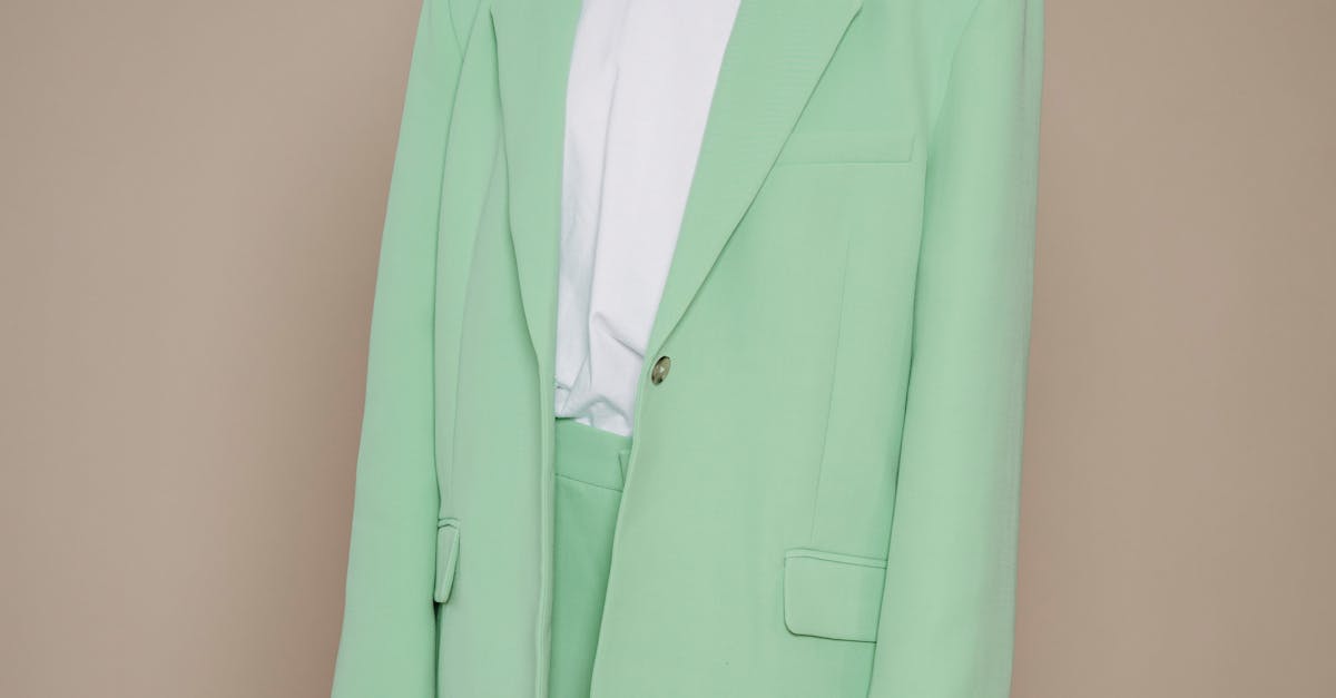 Walk-In Wardrobe Trends: A Review of the Latest Designs